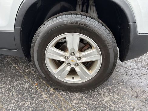 Used 2021 Chevrolet Trax LS image 30