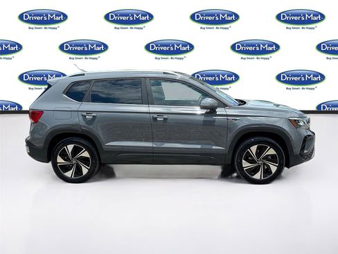 Used 2023 Volkswagen Taos SE w/ Panoramic Sunroof Package AWD/4WD image 8