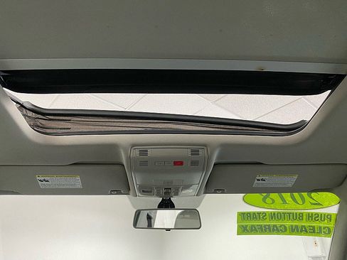 Used 2018 Volkswagen Tiguan SEL image 17