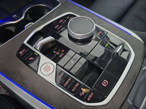 Certified 2025 BMW X7 xDrive40i image 23