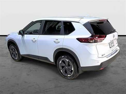 Used 2026 Nissan Rogue SV AWD/4WD image 2