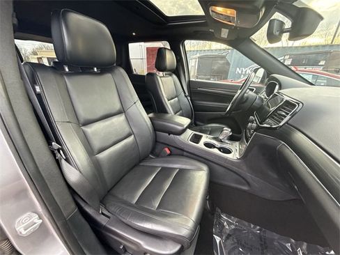 Used 2020 Jeep Grand Cherokee Limited image 24