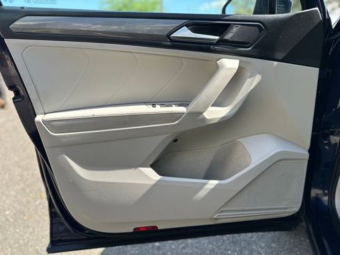 Used 2022 Volkswagen Tiguan SE image 28