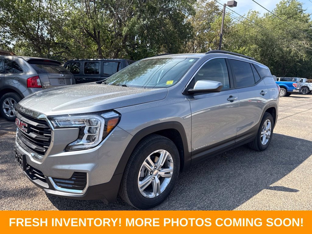 Used 2024 GMC Terrain SLE w/ Driver Convenience Package FWD image 5