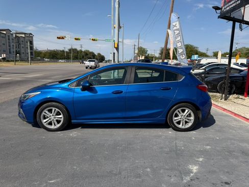Used 2017 Chevrolet Cruze LT w/ Convenience Package FWD image 8