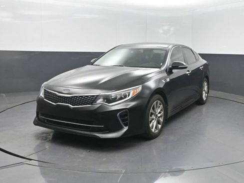 Used 2018 Kia Optima S FWD image 1