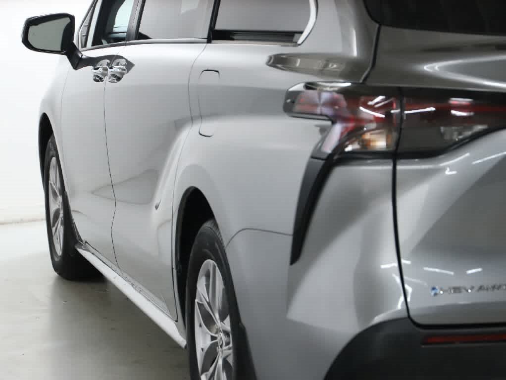 Used 2026 Toyota Sienna XLE AWD/4WD image 40