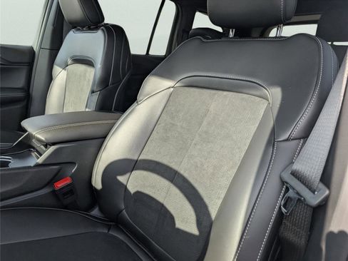 New 2025 Jeep Grand Cherokee Altitude image 19