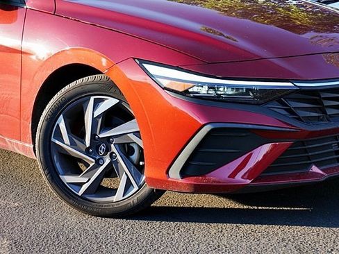 Used 2025 Hyundai Elantra Sport image 4