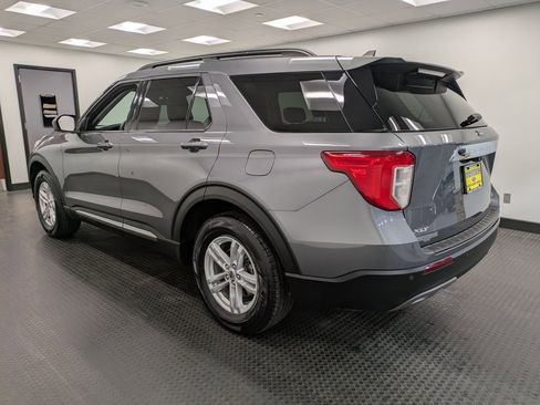 Used 2022 Ford Explorer XLT w/ Equipment Group 202A image 6