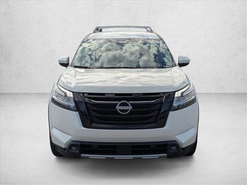 Used 2022 Nissan Pathfinder SL w/ Lighting Package (N92) image 2