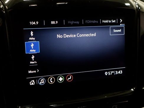 Used 2020 Chevrolet Traverse LT image 3