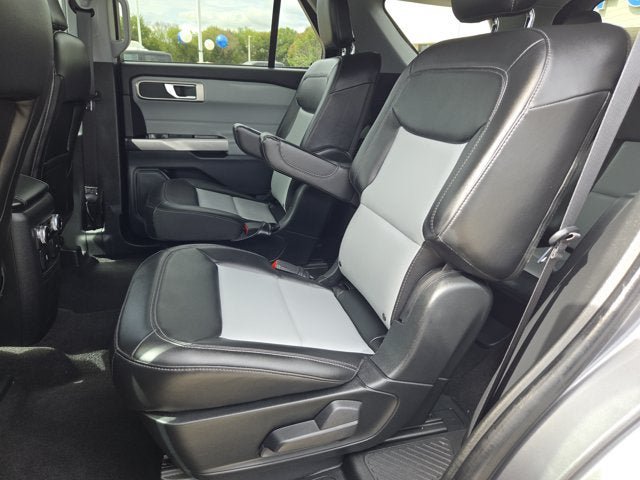 Used 2024 Ford Explorer XLT w/ Equipment Group 202A AWD/4WD image 17