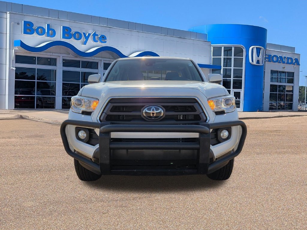 Used 2022 Toyota Tacoma SR5 RWD image 2