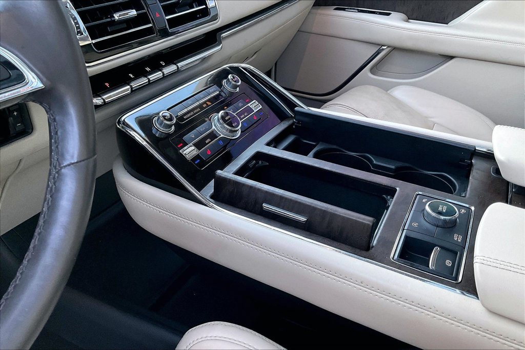 Used 2020 Lincoln Navigator Reserve AWD/4WD image 19
