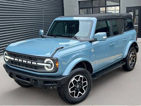 Used 2023 Ford Bronco Outer Banks AWD/4WD image 2
