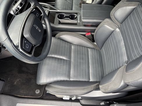 Used 2025 Lincoln Nautilus Reserve image 12