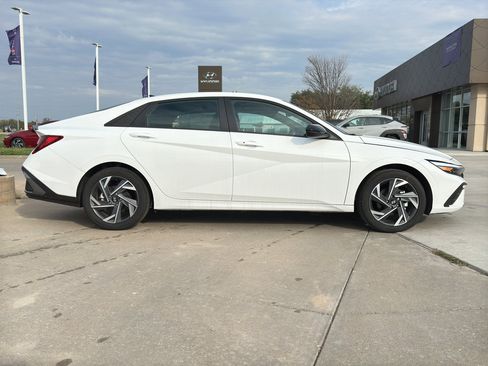 New 2025 Hyundai Elantra Sport image 7