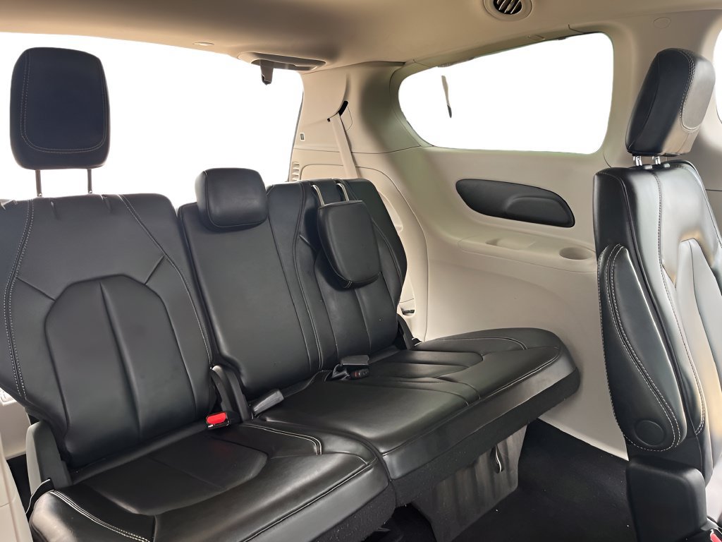 Used 2023 Chrysler Pacifica Touring-L FWD image 30