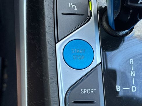 Used 2022 BMW i4 eDrive40 image 25