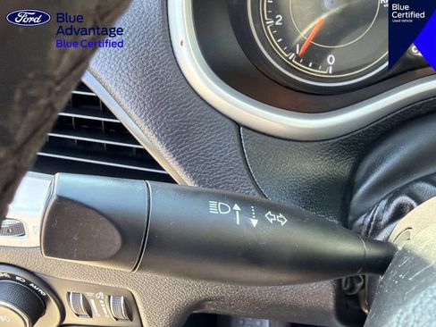 Used 2017 Jeep Cherokee Trailhawk AWD/4WD image 31