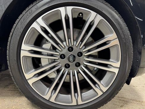 Used 2023 Land Rover Range Rover Long Wheelbase SE image 11