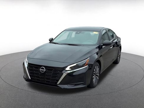 Used 2025 Nissan Altima 2.5 SV image 4