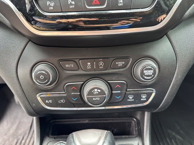 Used 2022 Jeep Cherokee Limited AWD/4WD image 25