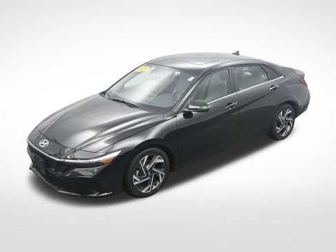 Used 2025 Hyundai Elantra Limited FWD image 29
