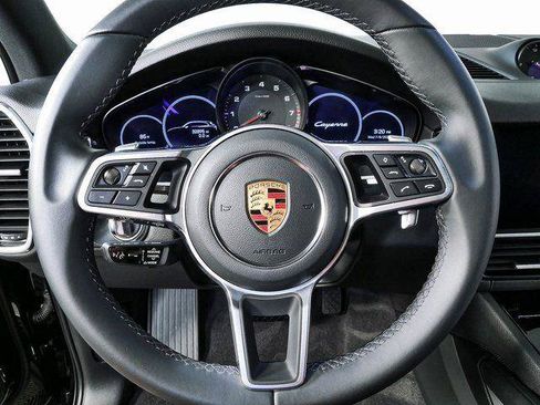 Certified 2023 Porsche Cayenne AWD/4WD image 9