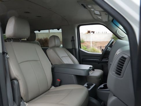 Used 2016 Nissan NV 3500 SL image 21