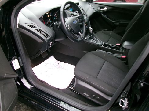 Used 2016 Ford Focus SE w/ SE Sport Package image 14