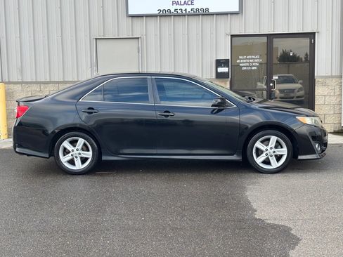 Used 2013 Toyota Camry SE image 2
