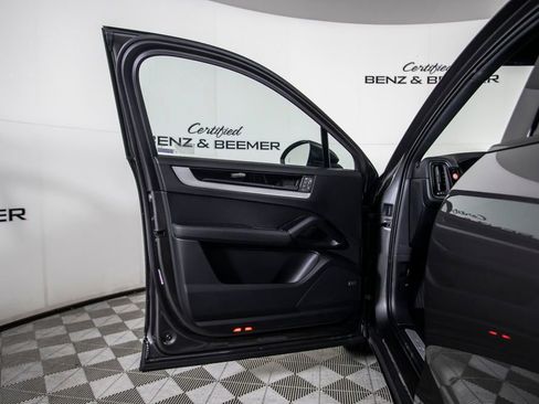 Used 2024 Porsche Cayenne Coupe image 29