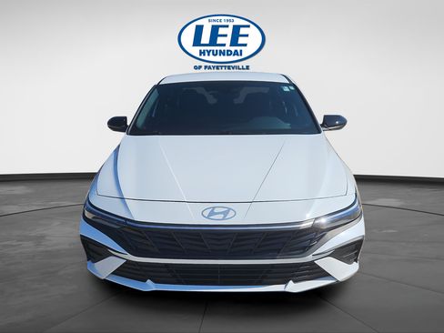 Certified 2025 Hyundai Elantra Sport FWD image 8