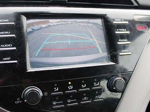 Used 2019 Toyota Camry LE FWD image 11