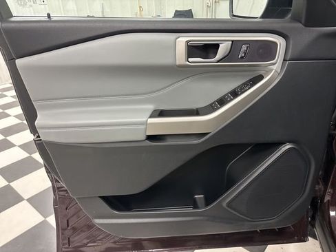 Used 2023 Ford Explorer XLT w/ Equipment Group 202A AWD/4WD image 10