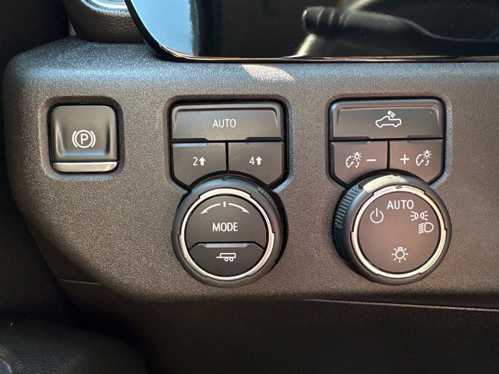 Used 2025 Chevrolet Silverado 1500 LT AWD/4WD image 19