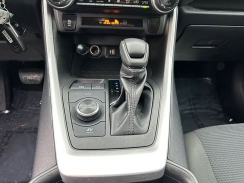 Certified 2024 Toyota RAV4 LE AWD/4WD image 28