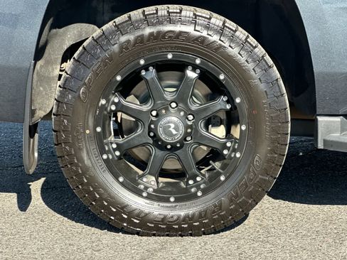 Used 2019 Chevrolet Tahoe LT w/ Luxury Package AWD/4WD image 27
