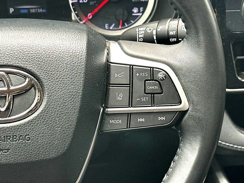Used 2022 Toyota Highlander LE AWD/4WD image 22