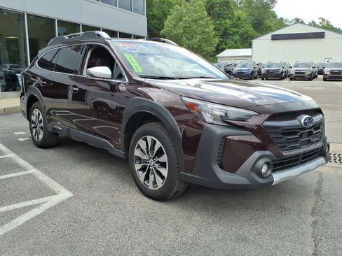 Used 2025 Subaru Outback Touring AWD/4WD image 2