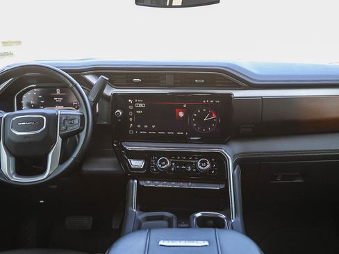 Used 2024 GMC Sierra 3500 Denali image 13