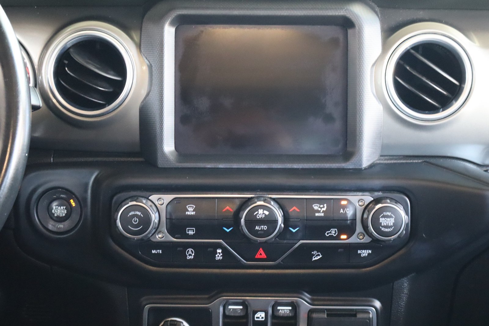 Used 2019 Jeep Wrangler Unlimited Sahara w/ Uconnect 4C Nav & Sound Group AWD/4WD image 31