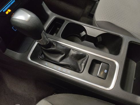 Used 2017 Ford Escape SE w/ Equipment Group 201A image 26