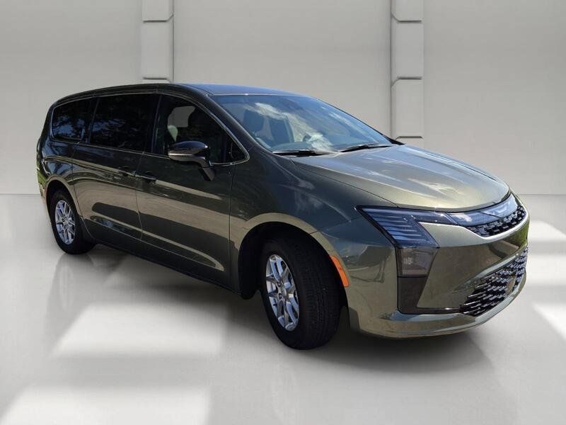New 2027 Chrysler Pacifica Select FWD image 3