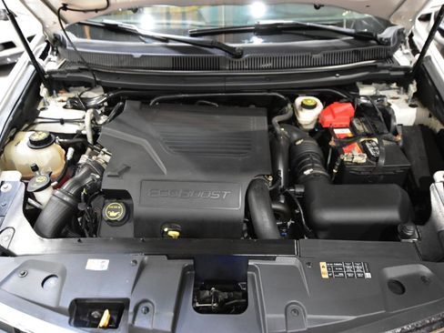 Used 2019 Lincoln MKT AWD image 49