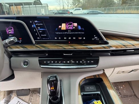 Used 2022 Cadillac Escalade Premium Luxury Platinum w/ Heavy-Duty Trailer Package image 37