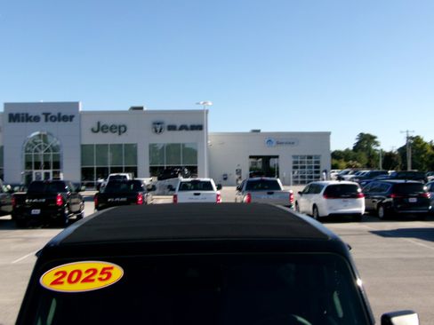 New 2025 Jeep Wrangler Unlimited Sahara image 7