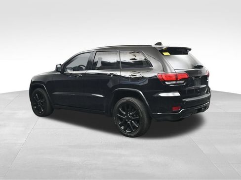 Used 2021 Jeep Grand Cherokee Laredo X RWD image 3